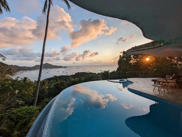 Luxury Resort Infinity Edge Pool Beach View - The Orchid Villa at Monkey Flower Villas Koh Tao